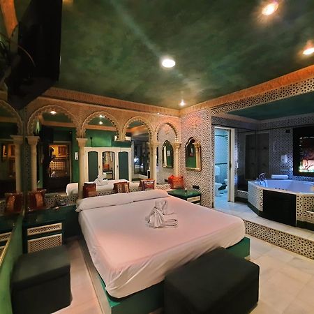 Hostal Avenida Andalucia - Solo Adultos إشبيلية المظهر الخارجي الصورة