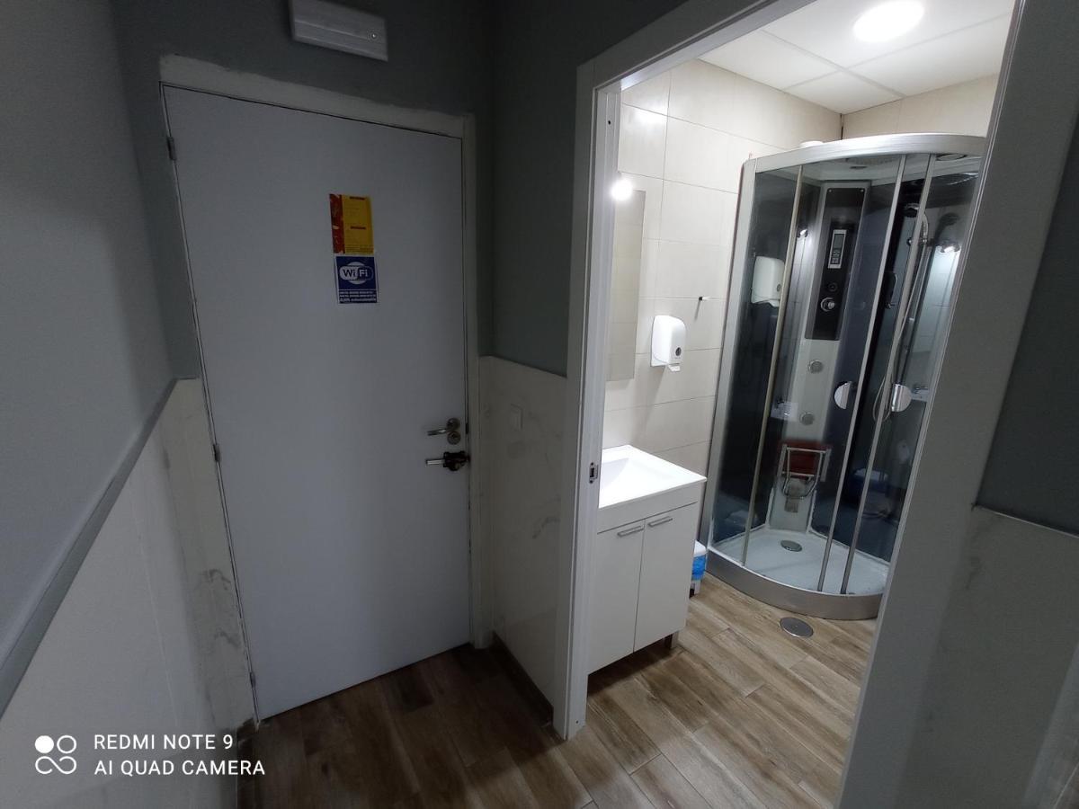 Hostal Avenida Andalucia - Solo Adultos إشبيلية المظهر الخارجي الصورة