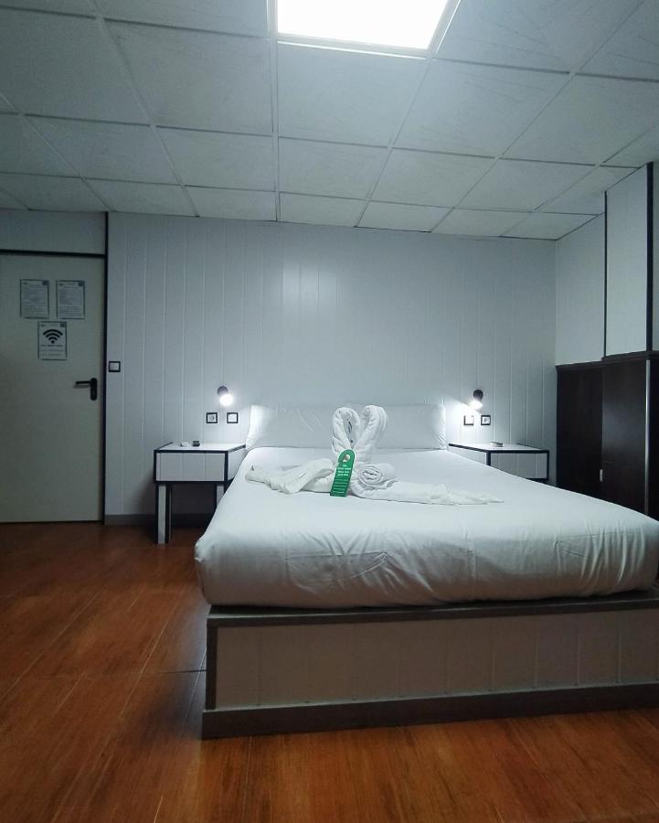 Hostal Avenida Andalucia - Solo Adultos إشبيلية المظهر الخارجي الصورة
