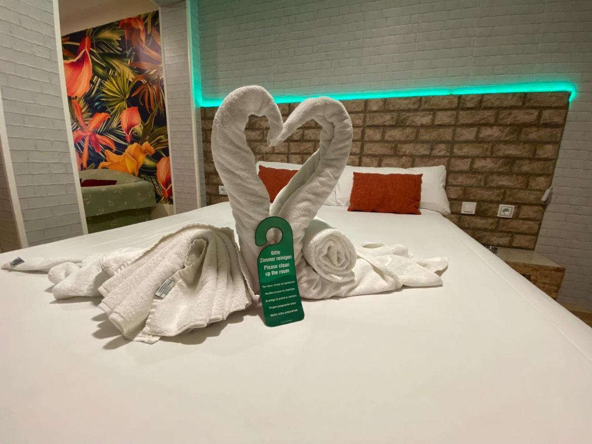 Hostal Avenida Andalucia - Solo Adultos إشبيلية المظهر الخارجي الصورة