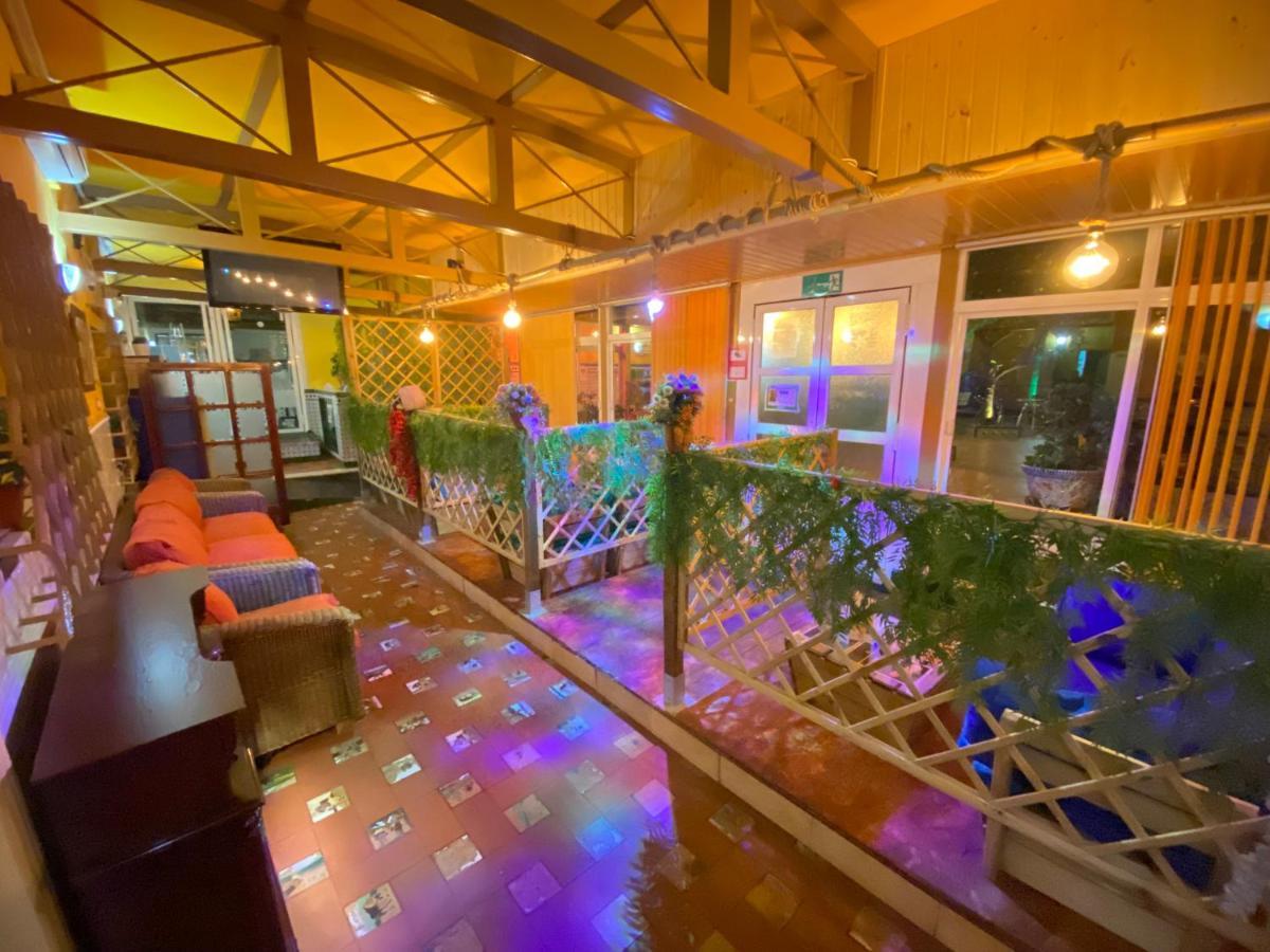 Hostal Avenida Andalucia - Solo Adultos إشبيلية المظهر الخارجي الصورة