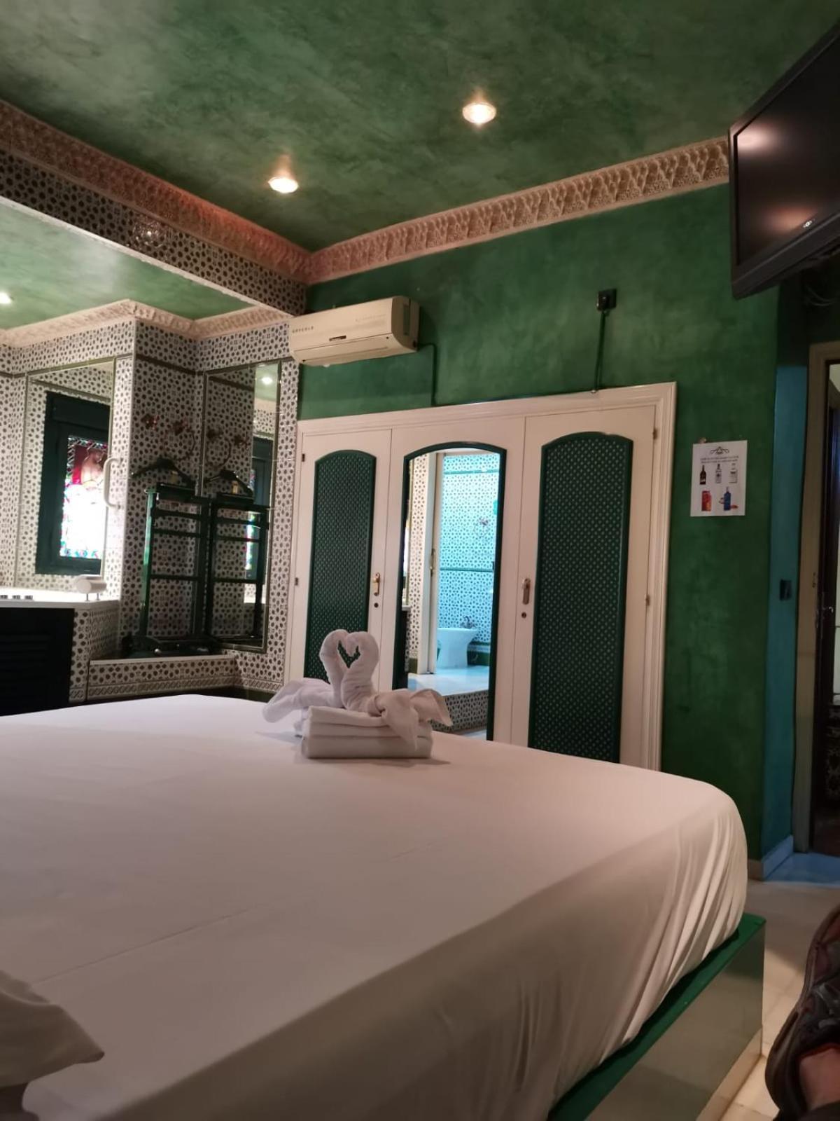 Hostal Avenida Andalucia - Solo Adultos إشبيلية المظهر الخارجي الصورة