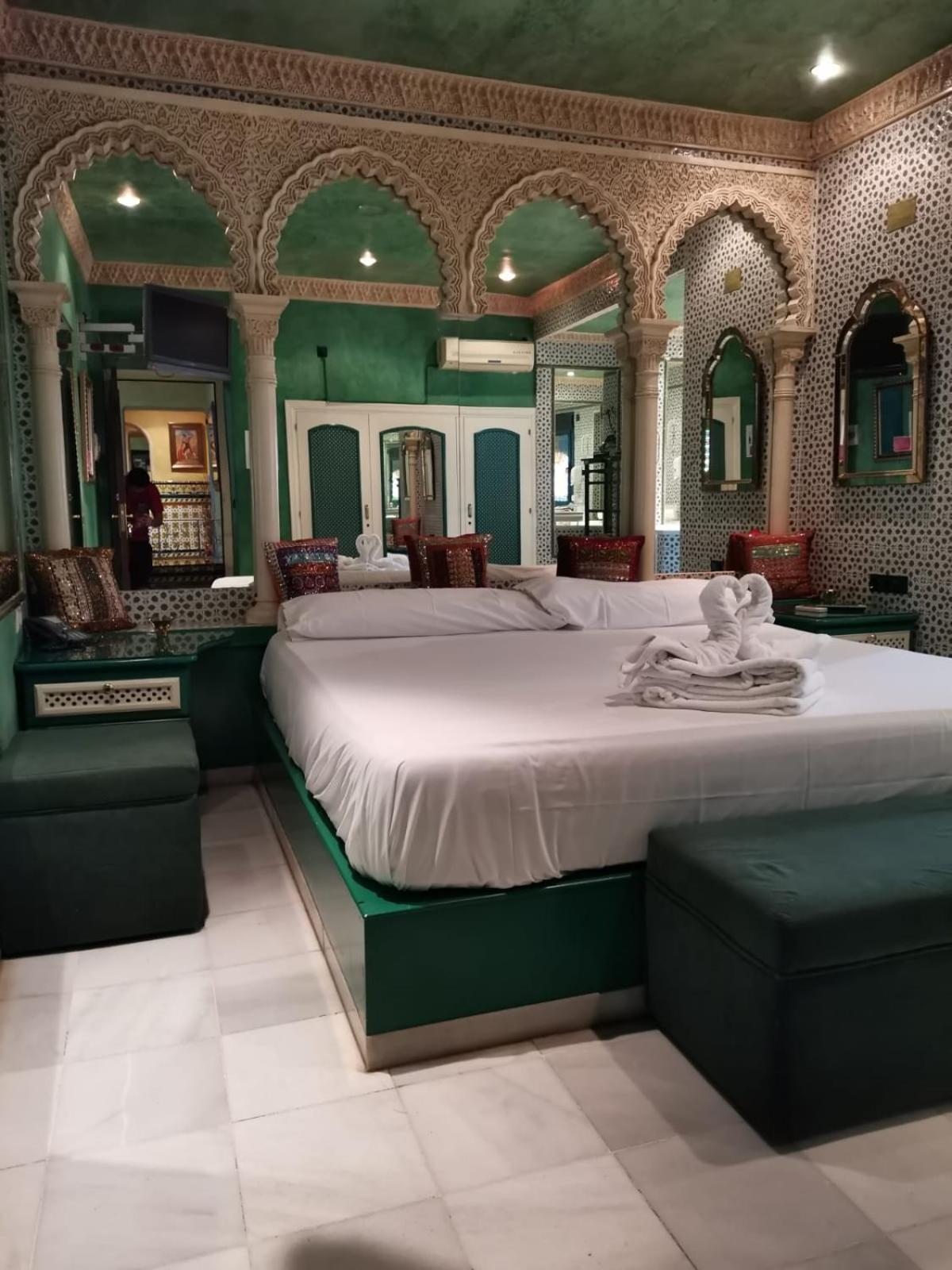 Hostal Avenida Andalucia - Solo Adultos إشبيلية المظهر الخارجي الصورة