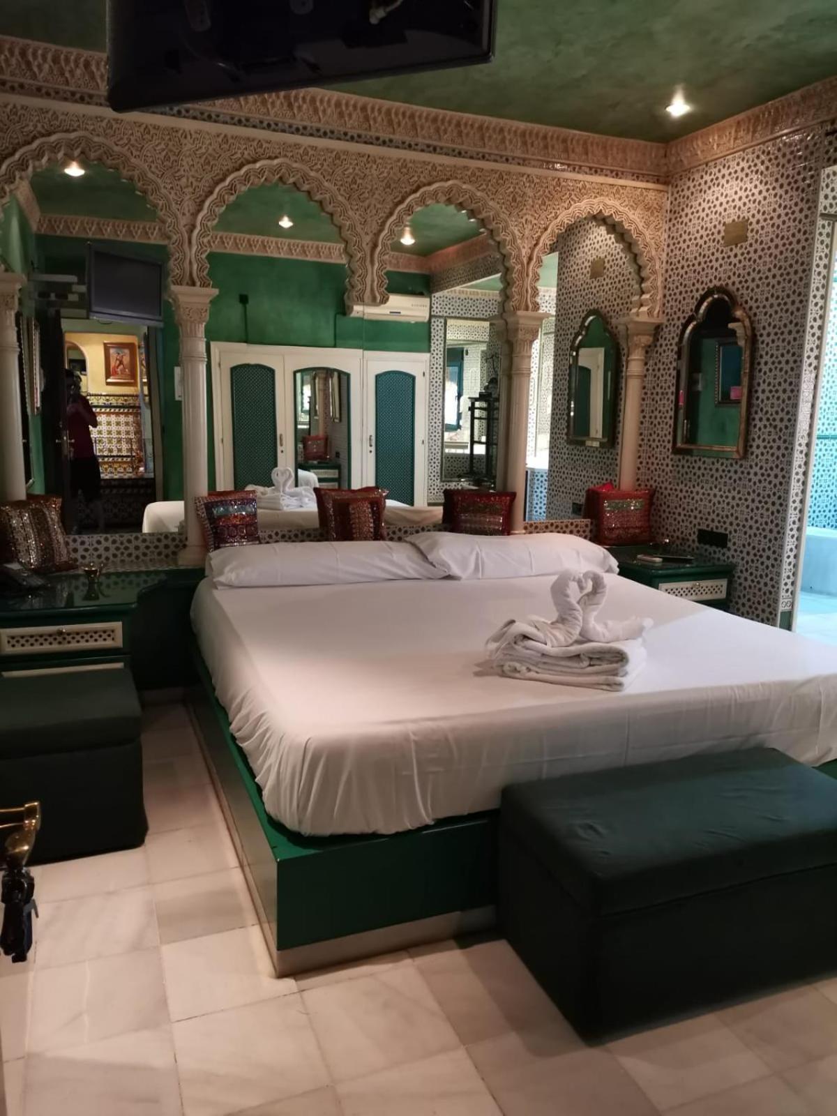 Hostal Avenida Andalucia - Solo Adultos إشبيلية المظهر الخارجي الصورة