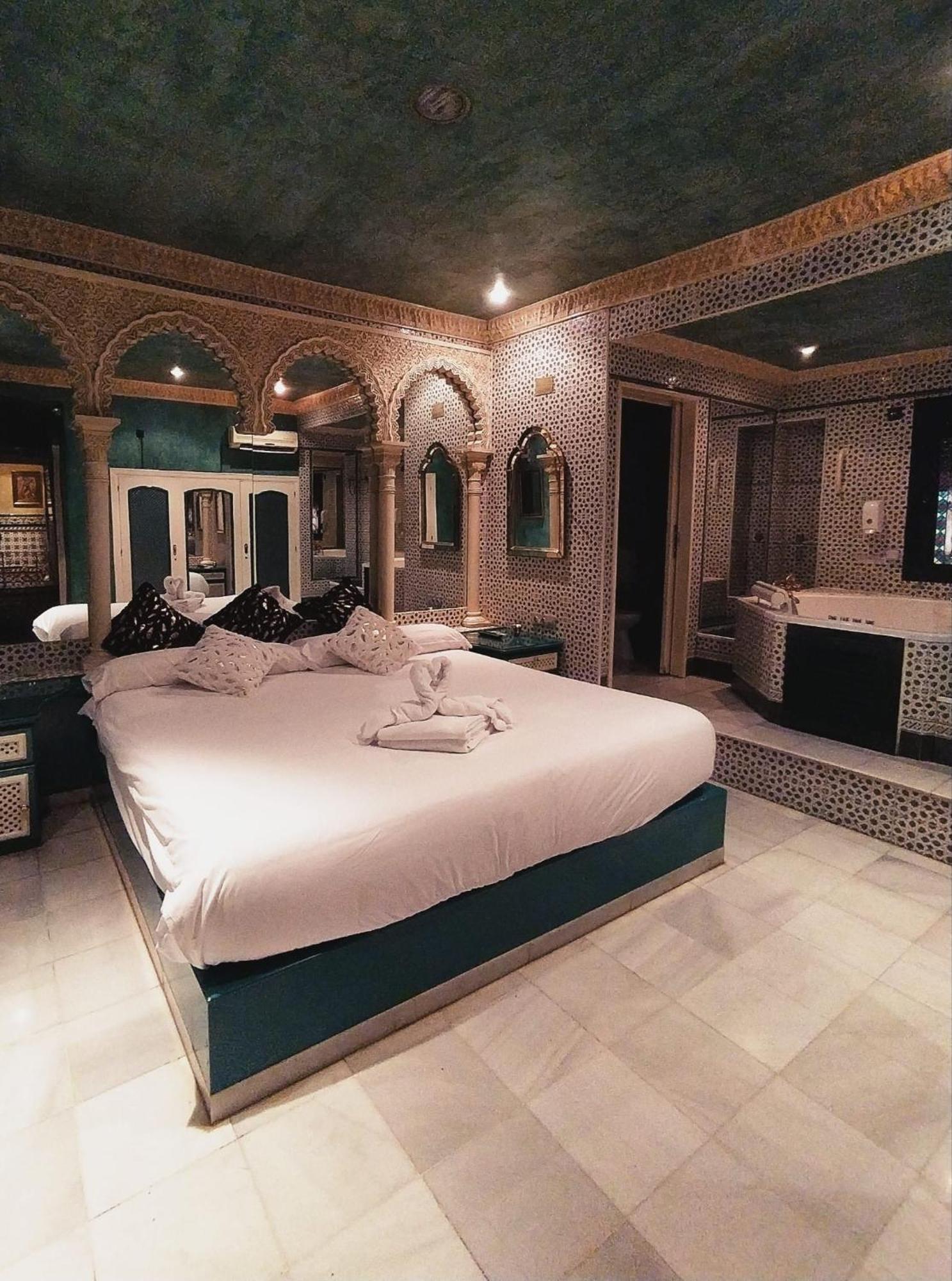 Hostal Avenida Andalucia - Solo Adultos إشبيلية المظهر الخارجي الصورة