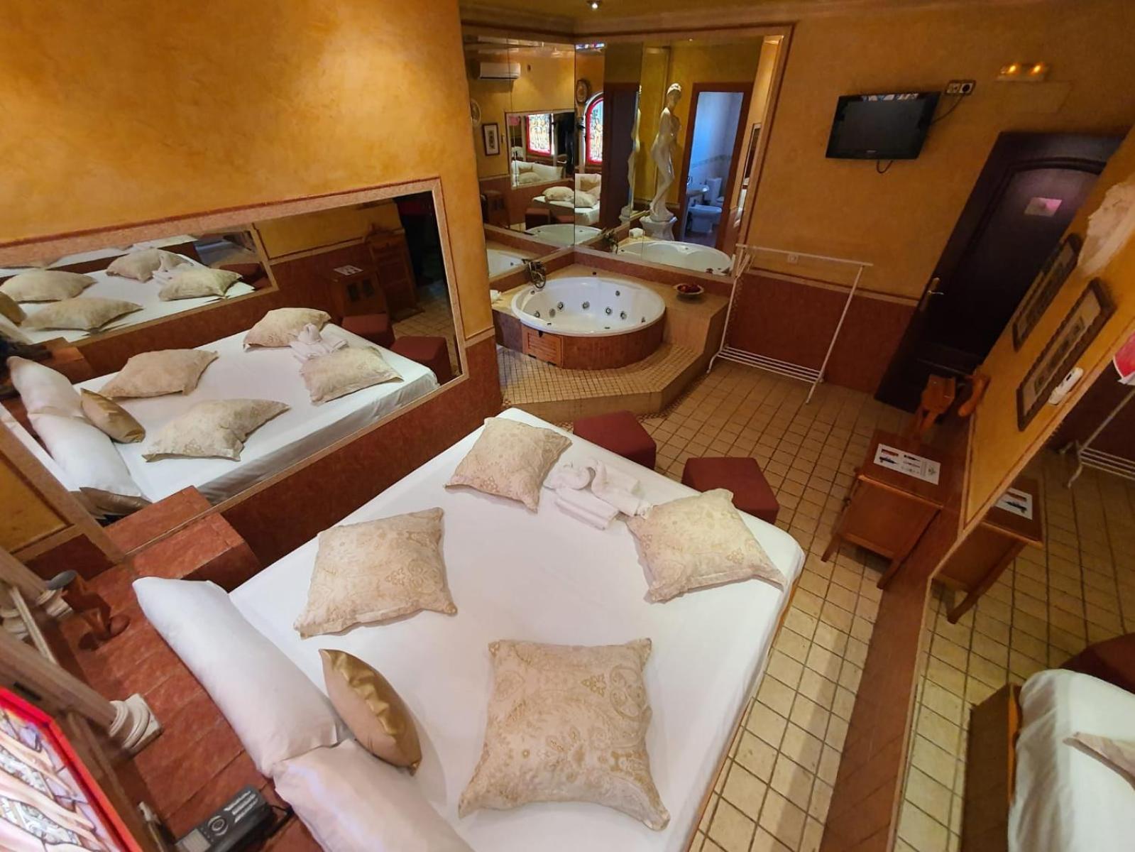 Hostal Avenida Andalucia - Solo Adultos إشبيلية المظهر الخارجي الصورة
