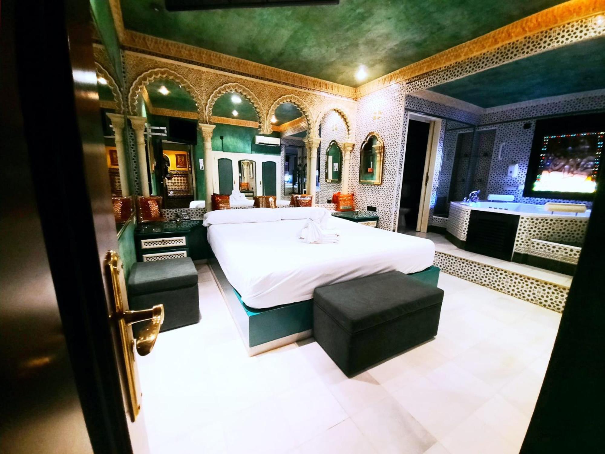 Hostal Avenida Andalucia - Solo Adultos إشبيلية المظهر الخارجي الصورة