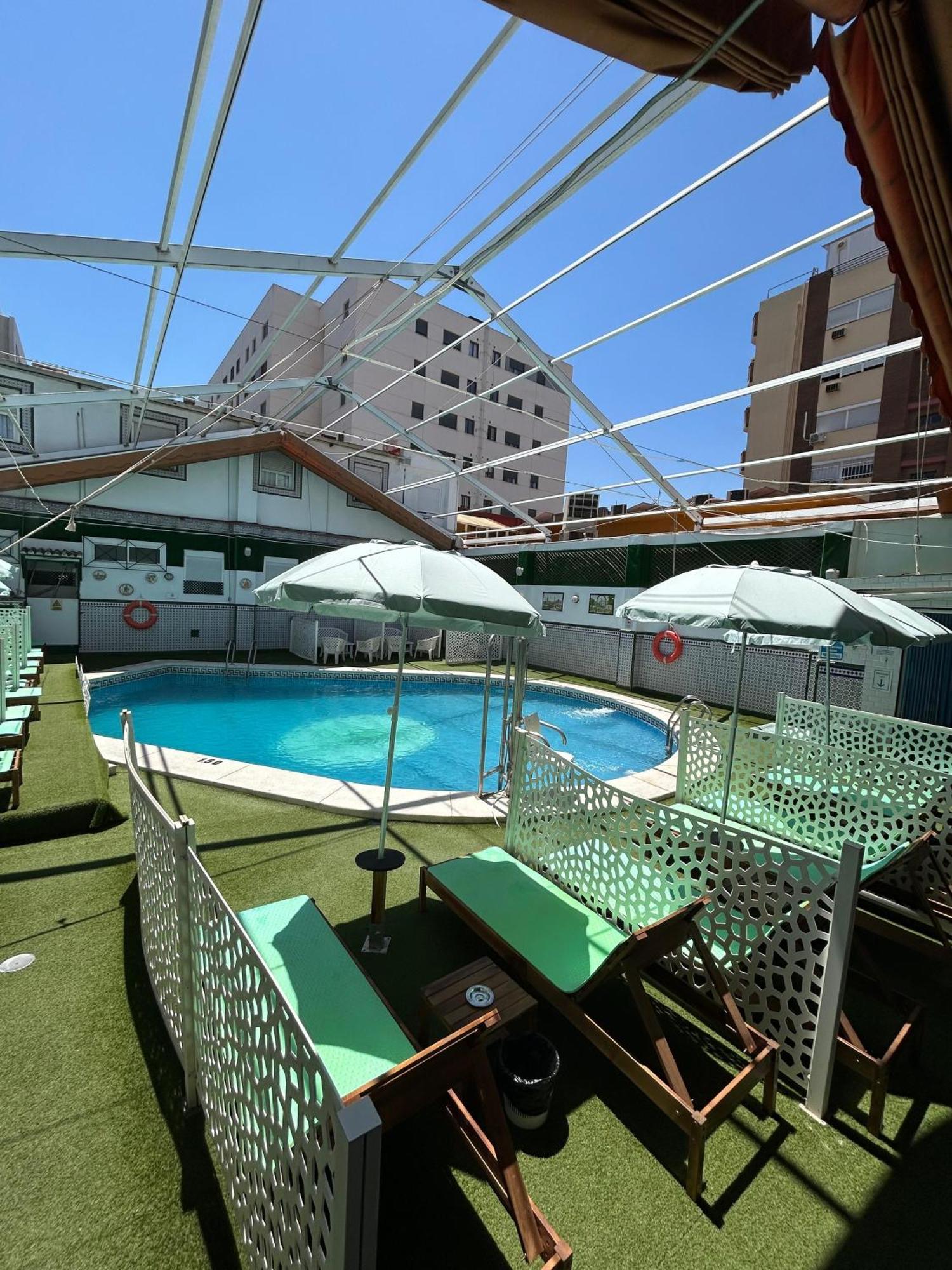 Hostal Avenida Andalucia - Solo Adultos إشبيلية المظهر الخارجي الصورة