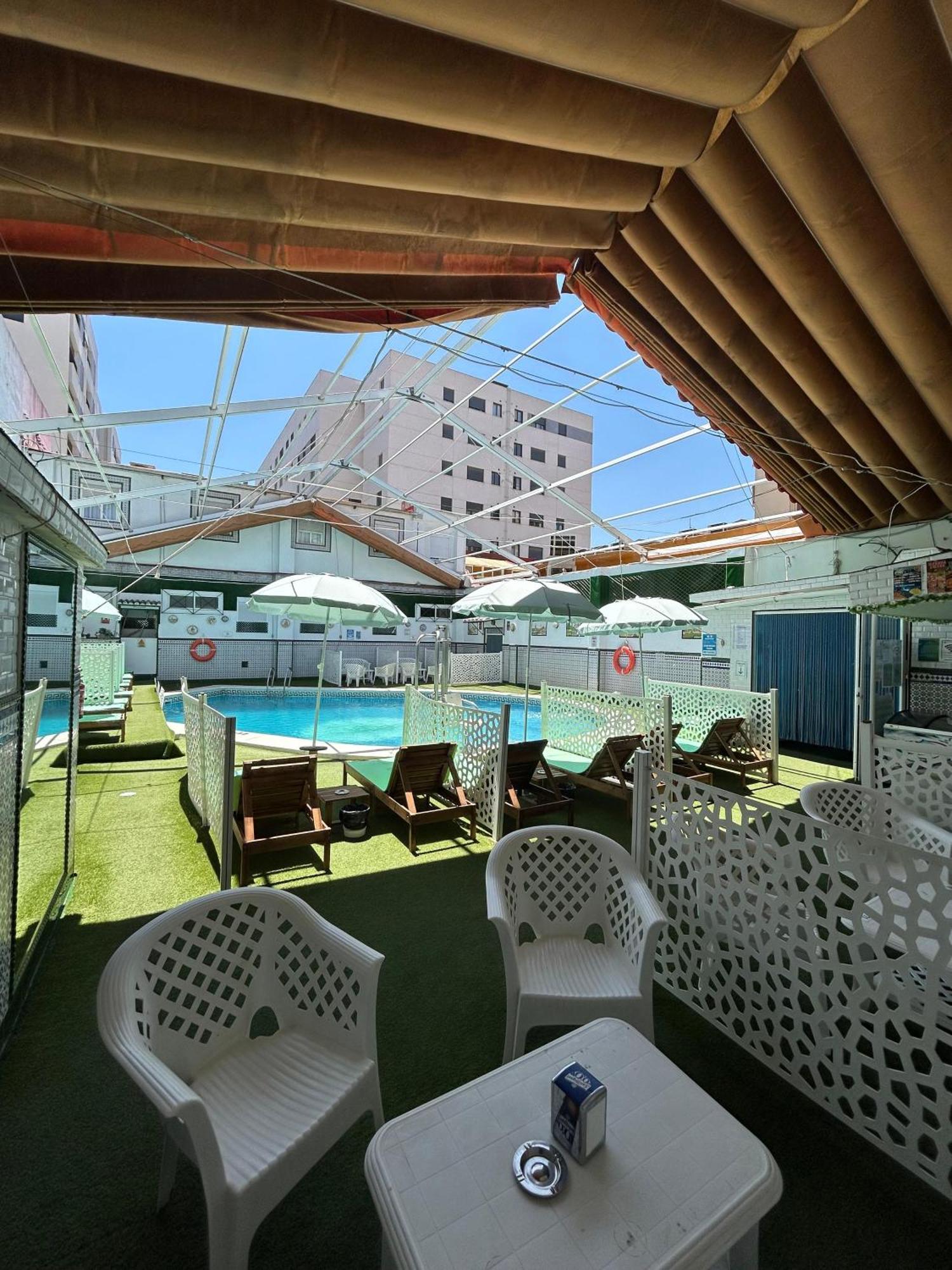Hostal Avenida Andalucia - Solo Adultos إشبيلية المظهر الخارجي الصورة