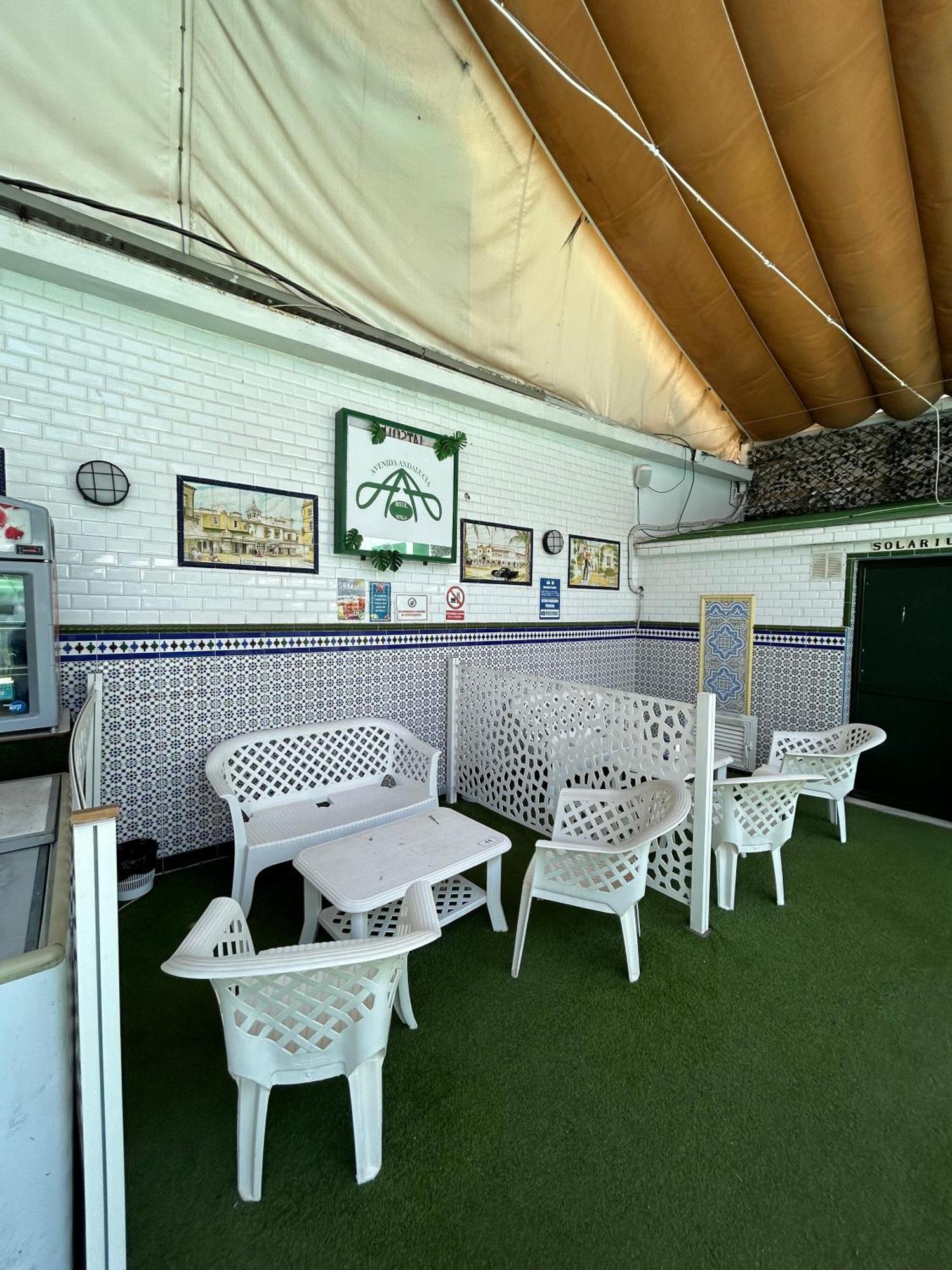 Hostal Avenida Andalucia - Solo Adultos إشبيلية المظهر الخارجي الصورة