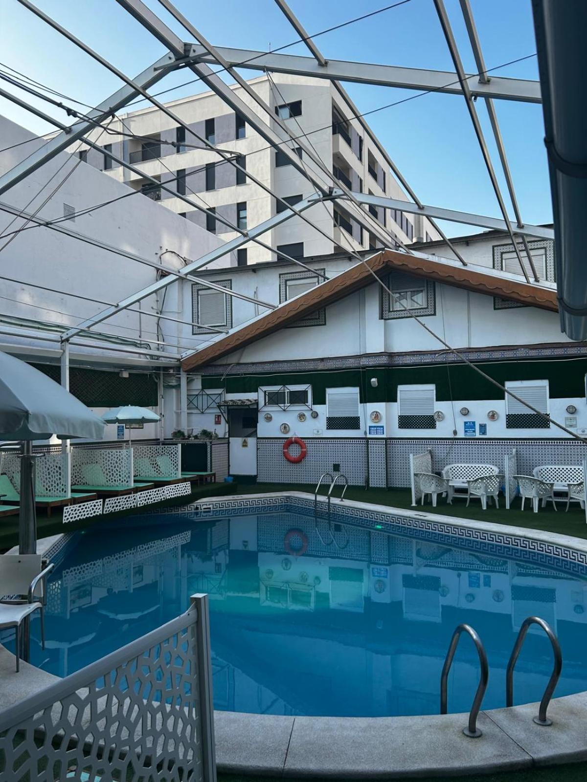 Hostal Avenida Andalucia - Solo Adultos إشبيلية المظهر الخارجي الصورة